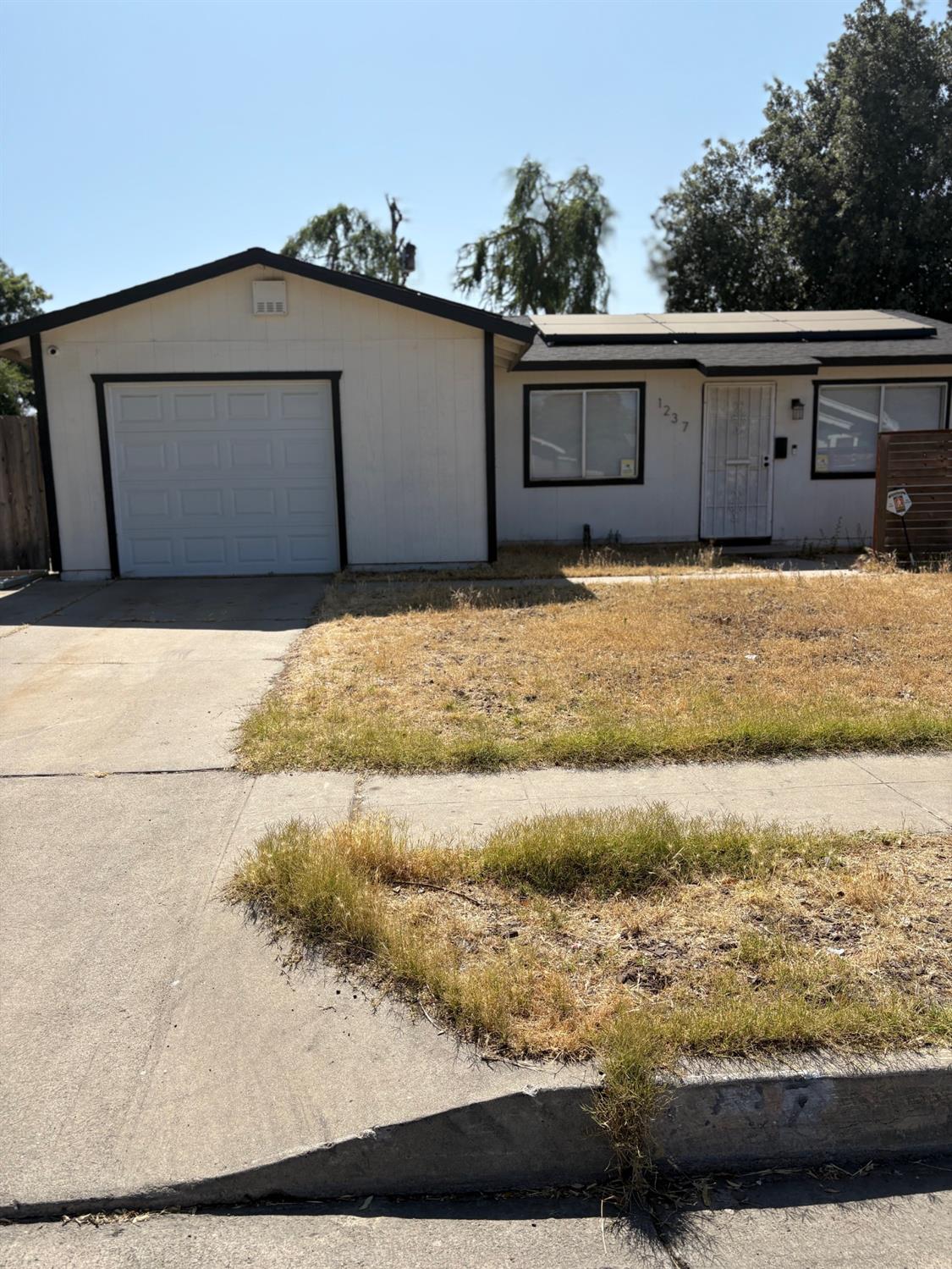 1237 N Wilson Ave, Fresno, CA 93728
