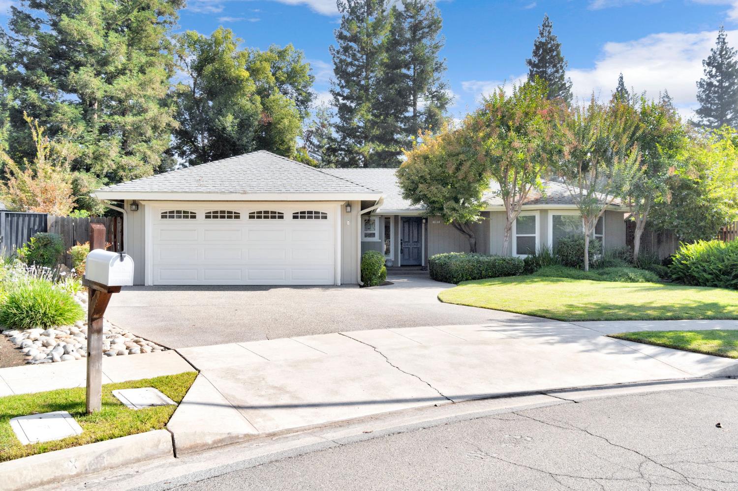 1102 W Paul Ave, Fresno, CA 93711