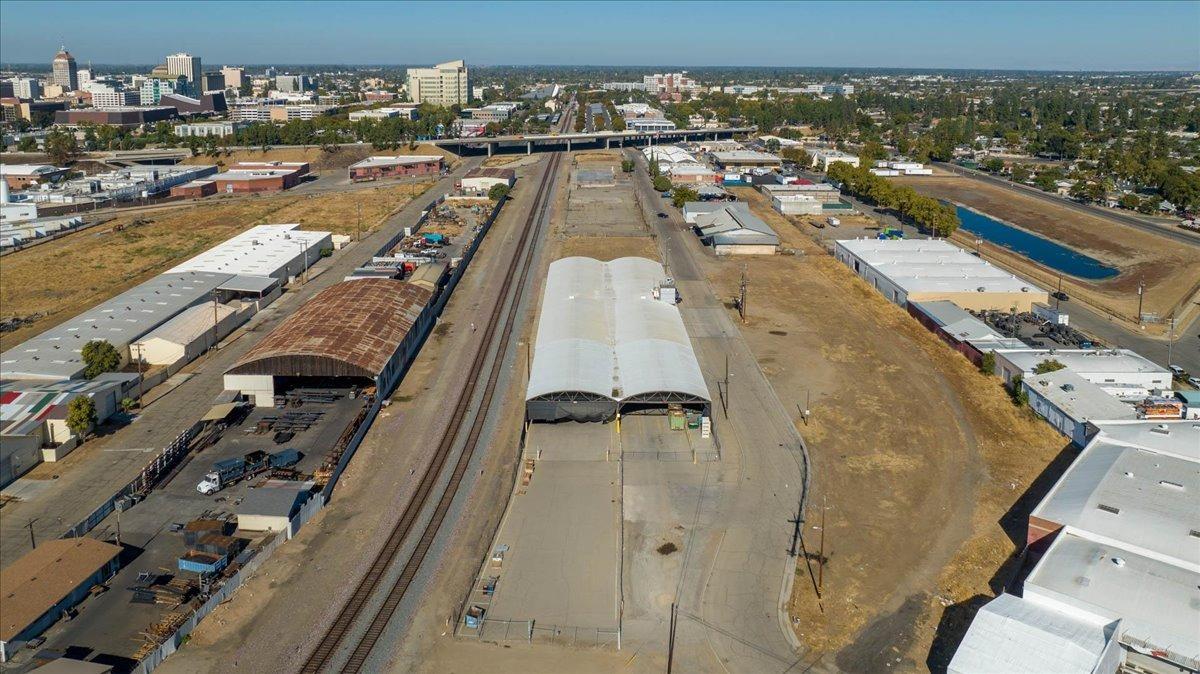 944 S Topeka, Fresno, CA 93721