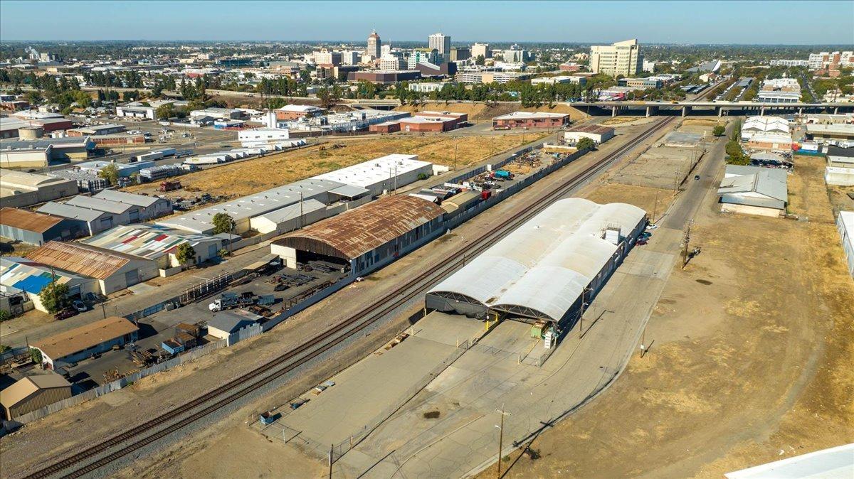 944 S Topeka, Fresno, CA 93721