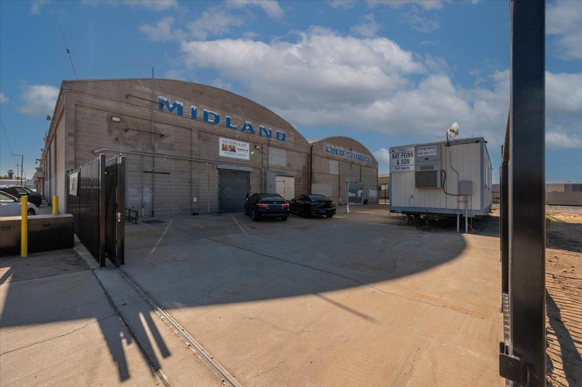 944 S Topeka, Fresno, CA 93721