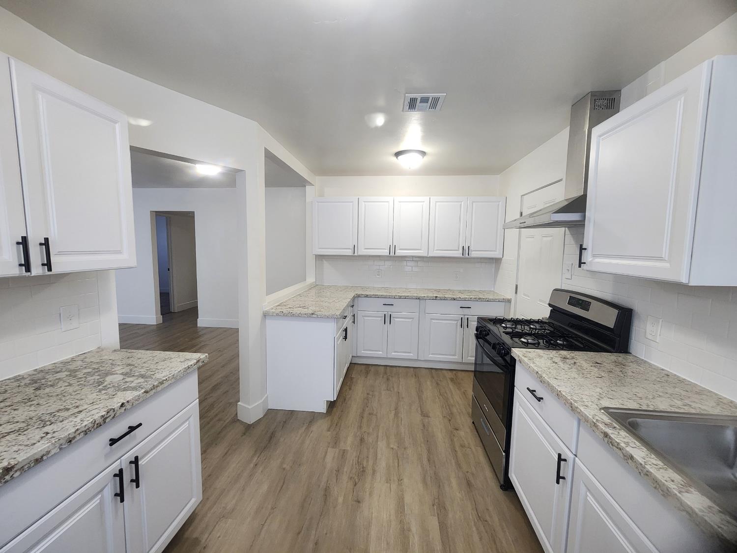 4423 E Eugenia Ave, Fresno, CA 93725