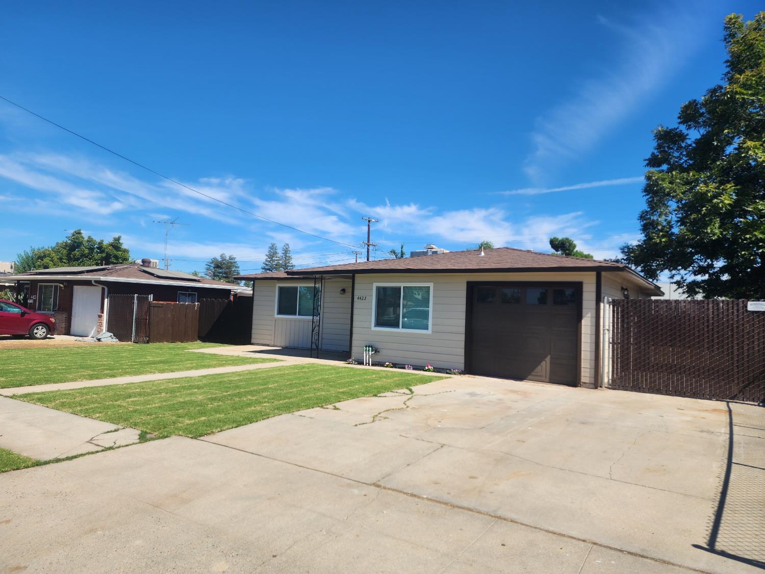4423 E Eugenia Ave, Fresno, CA 93725