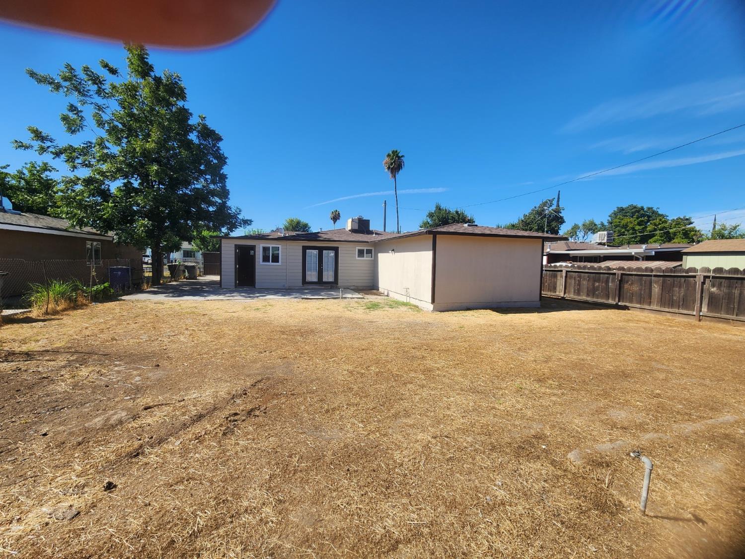 4423 E Eugenia Ave, Fresno, CA 93725