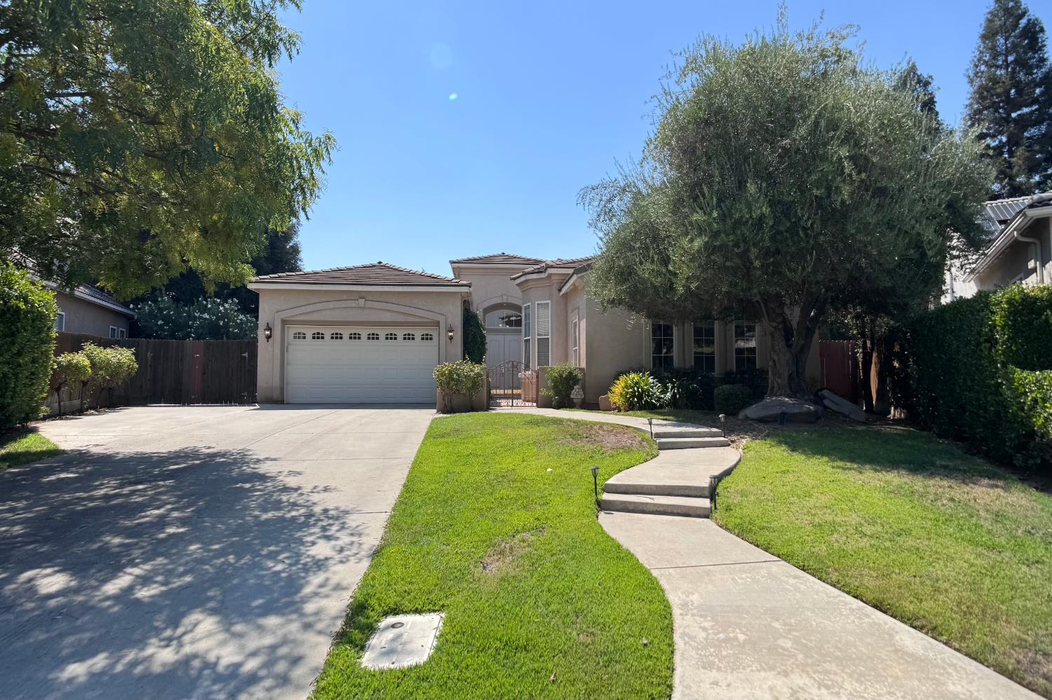 9812 N Sedona Cir, Fresno, CA 93720