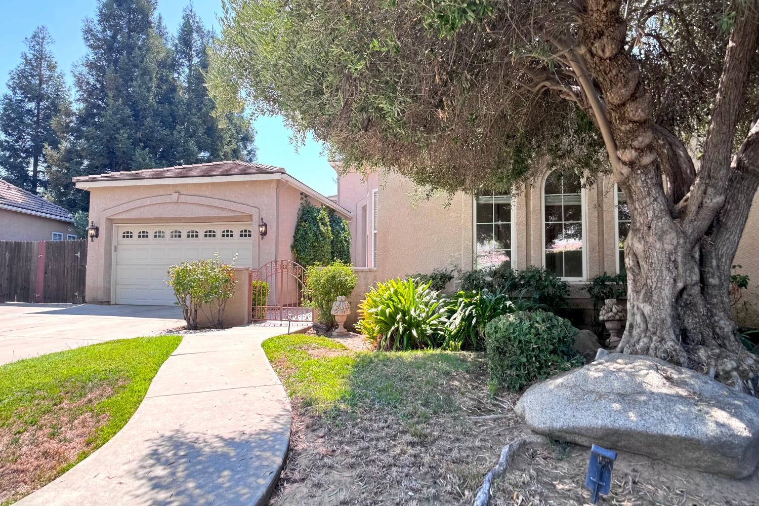 9812 N Sedona Cir, Fresno, CA 93720