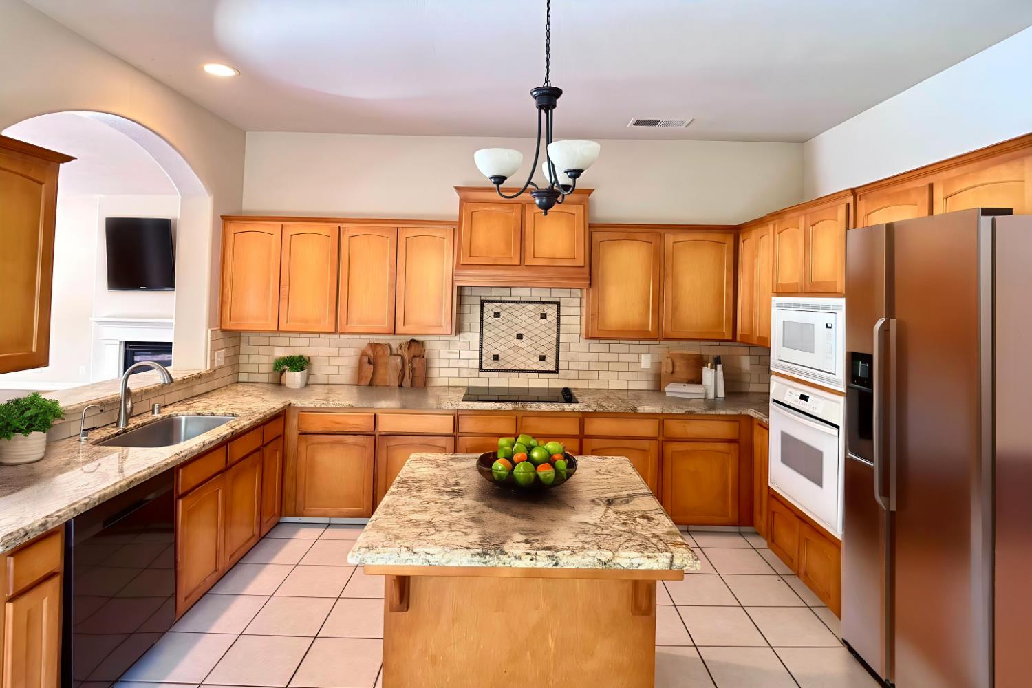 9812 N Sedona Cir, Fresno, CA 93720