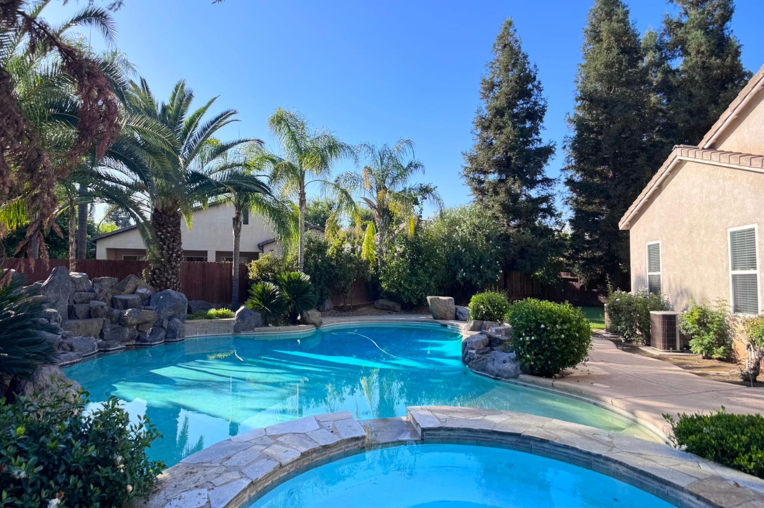 9812 N Sedona Cir, Fresno, CA 93720