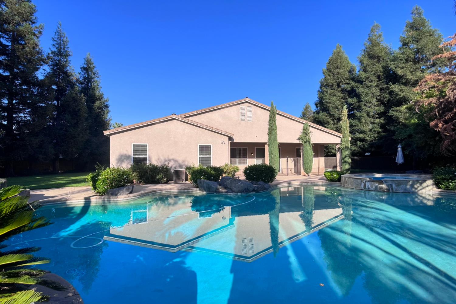 9812 N Sedona Cir, Fresno, CA 93720