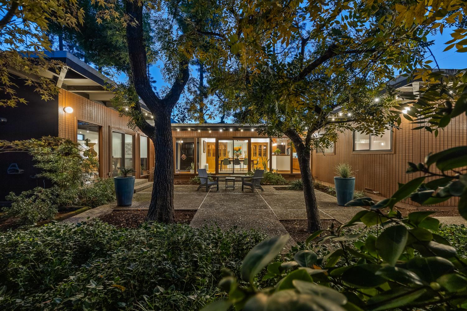 1135 E Santa Ana Ave