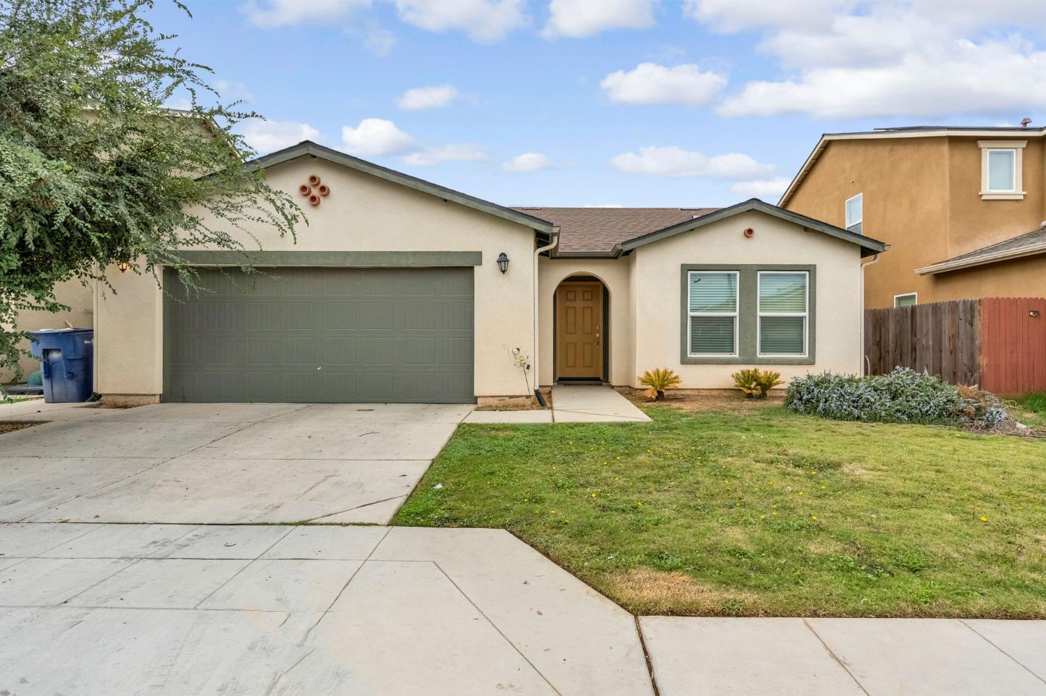 3689 N Mccaffrey Ave