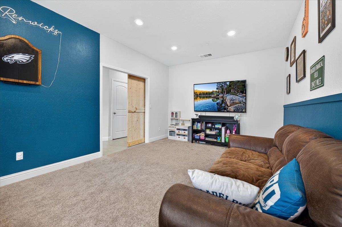 4161 Alamos Ave, Clovis, CA 93619