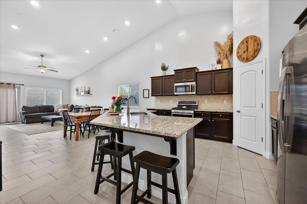 4161 Alamos Ave, Clovis, CA 93619