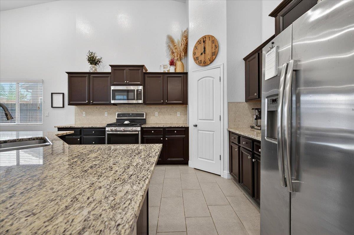 4161 Alamos Ave, Clovis, CA 93619