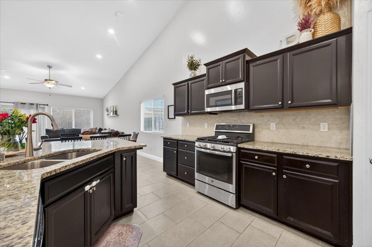 4161 Alamos Ave, Clovis, CA 93619