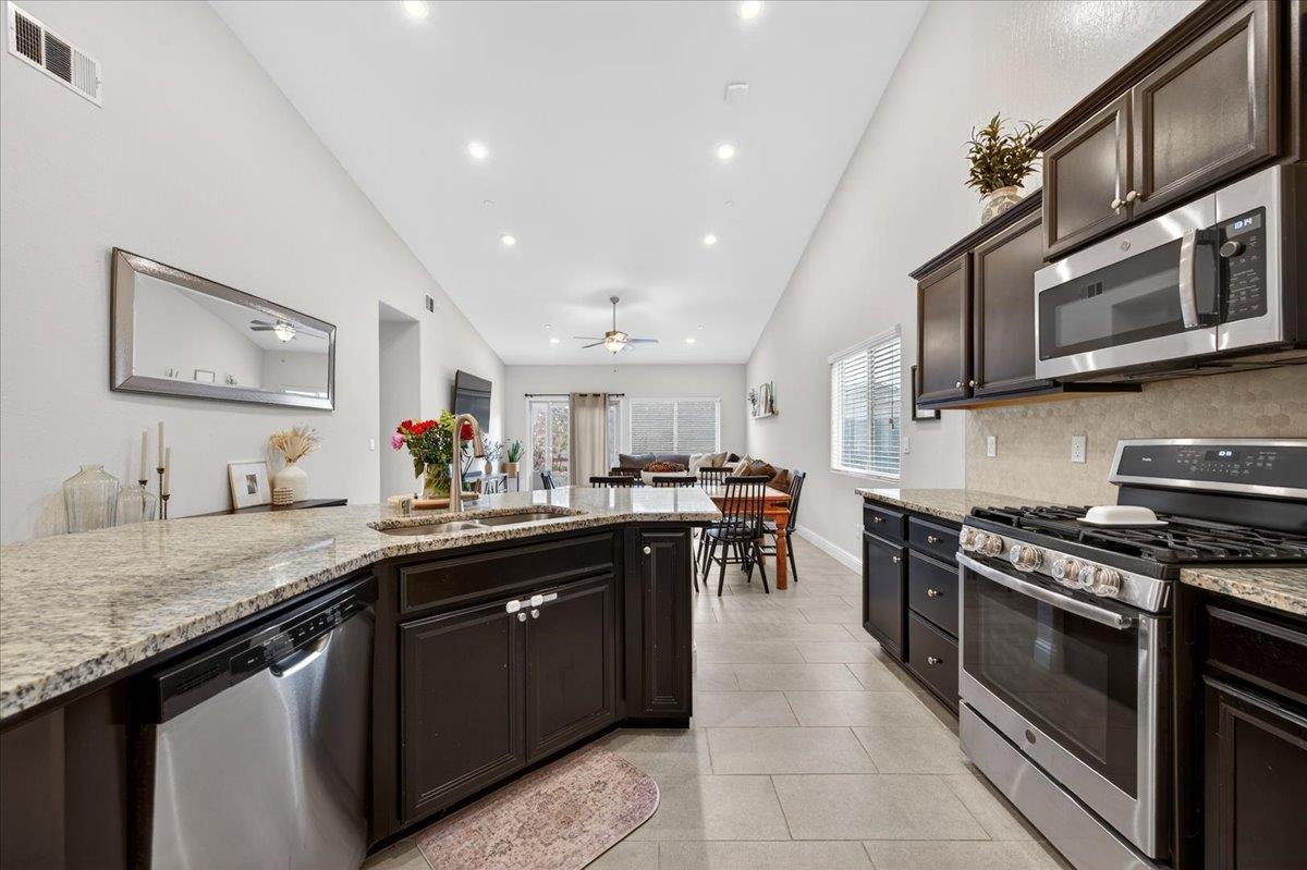 4161 Alamos Ave, Clovis, CA 93619