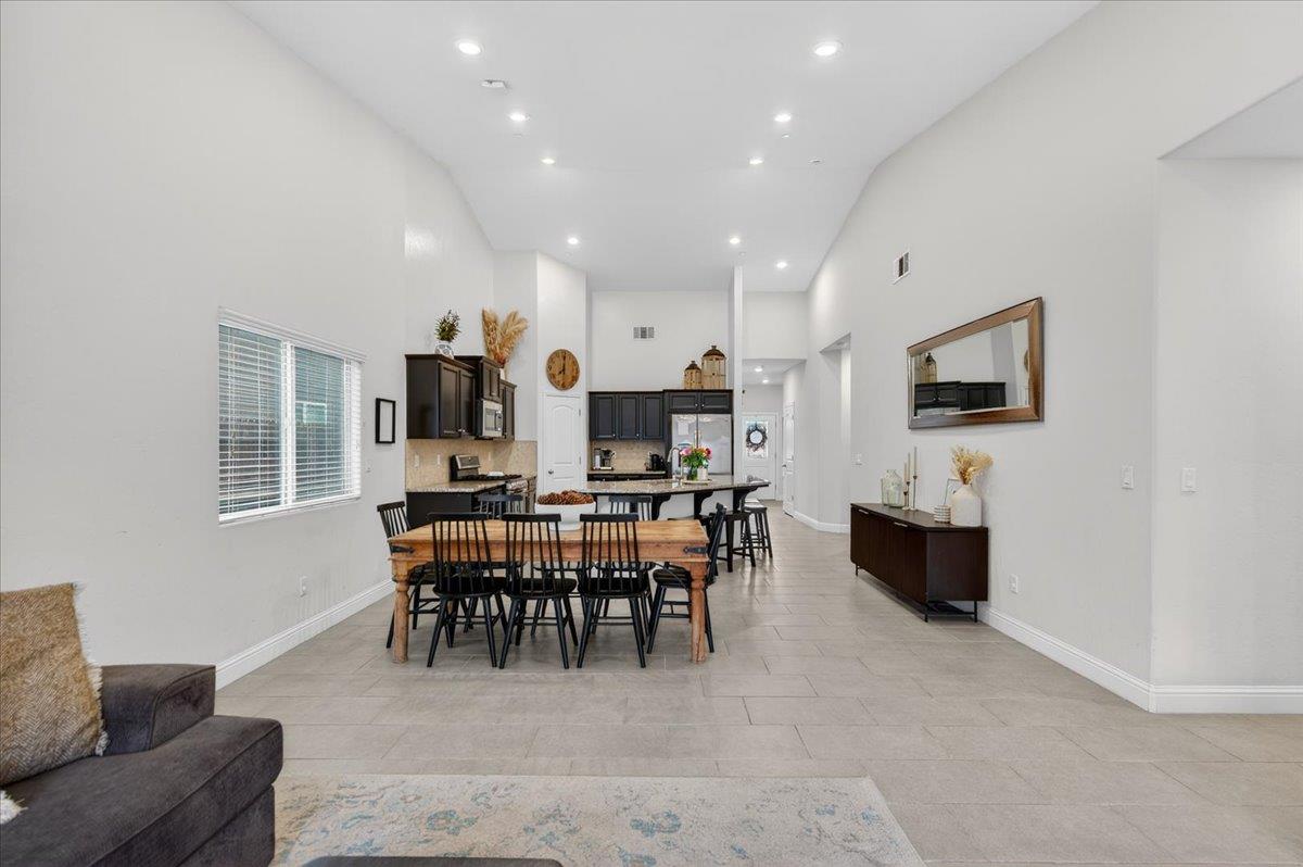 4161 Alamos Ave, Clovis, CA 93619