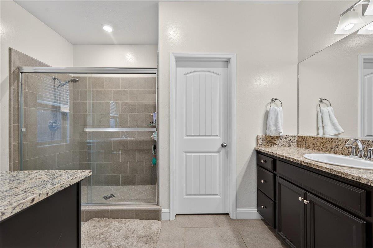 4161 Alamos Ave, Clovis, CA 93619