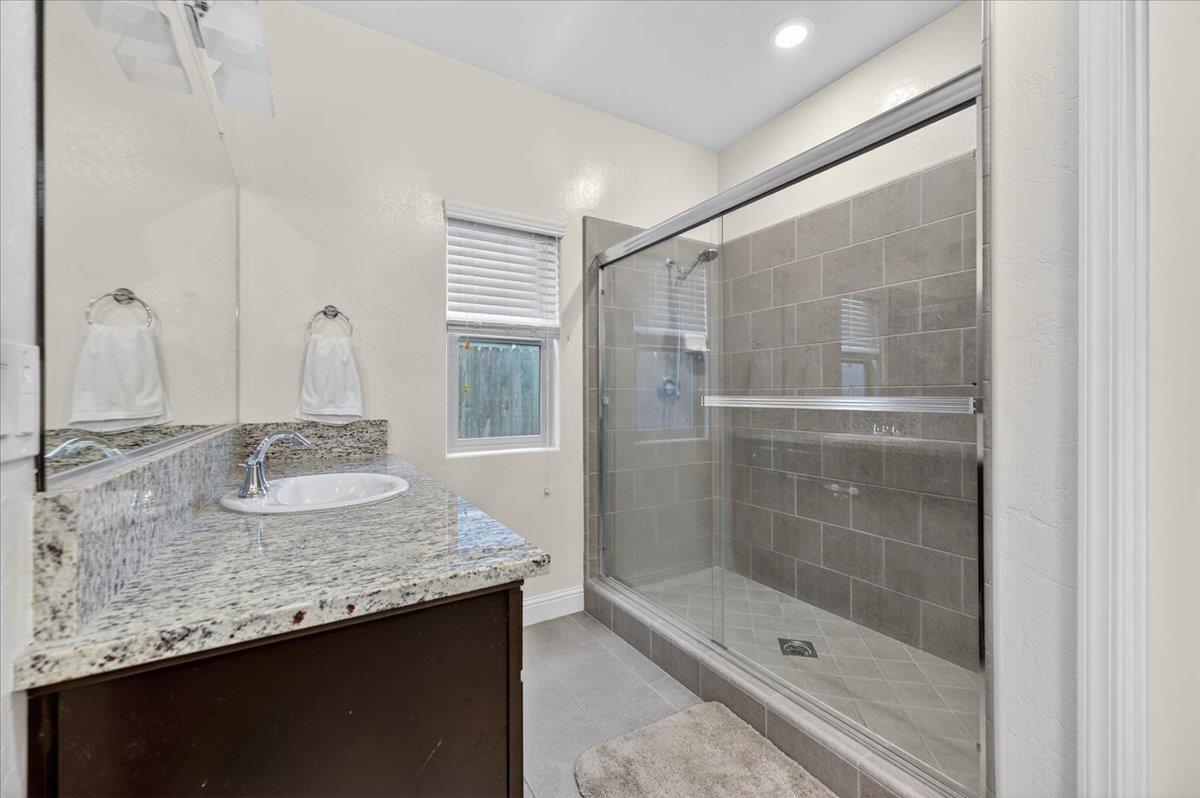 4161 Alamos Ave, Clovis, CA 93619