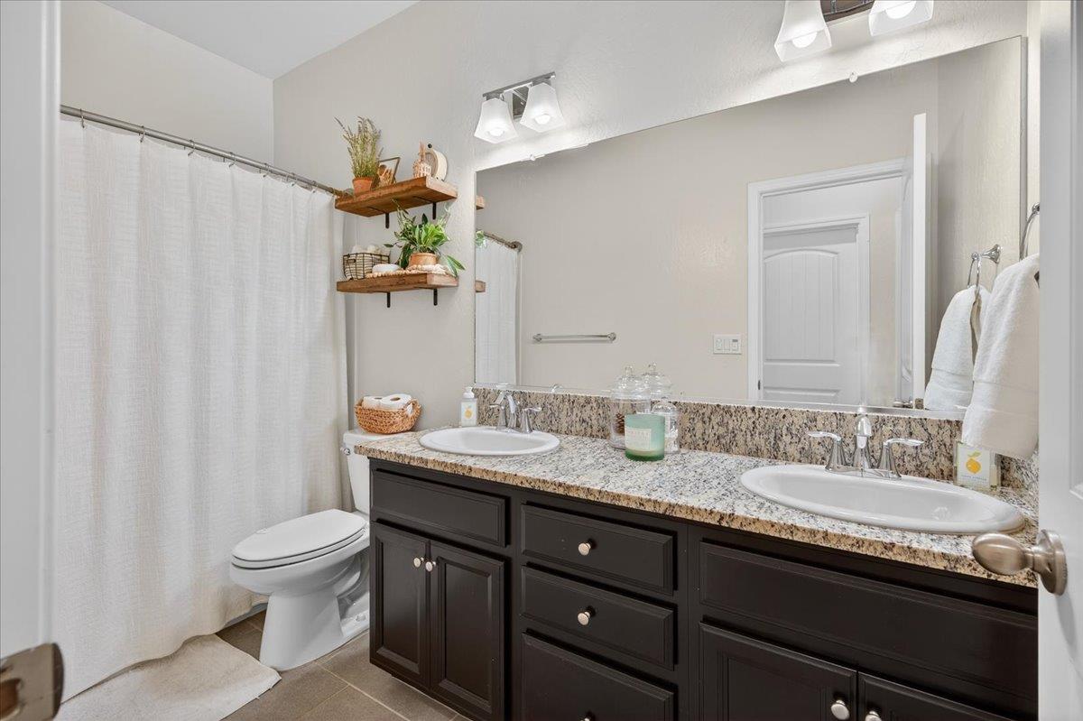 4161 Alamos Ave, Clovis, CA 93619