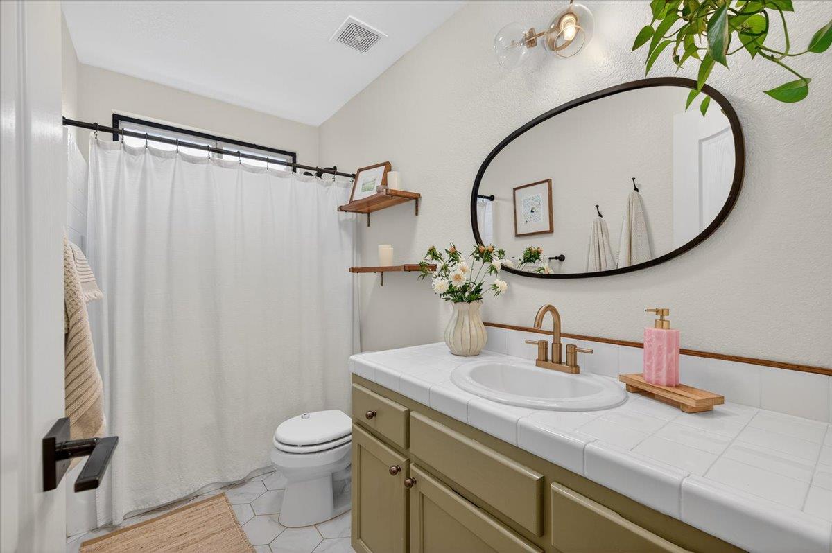 2873 E El Paso Ave, Fresno, CA 93720