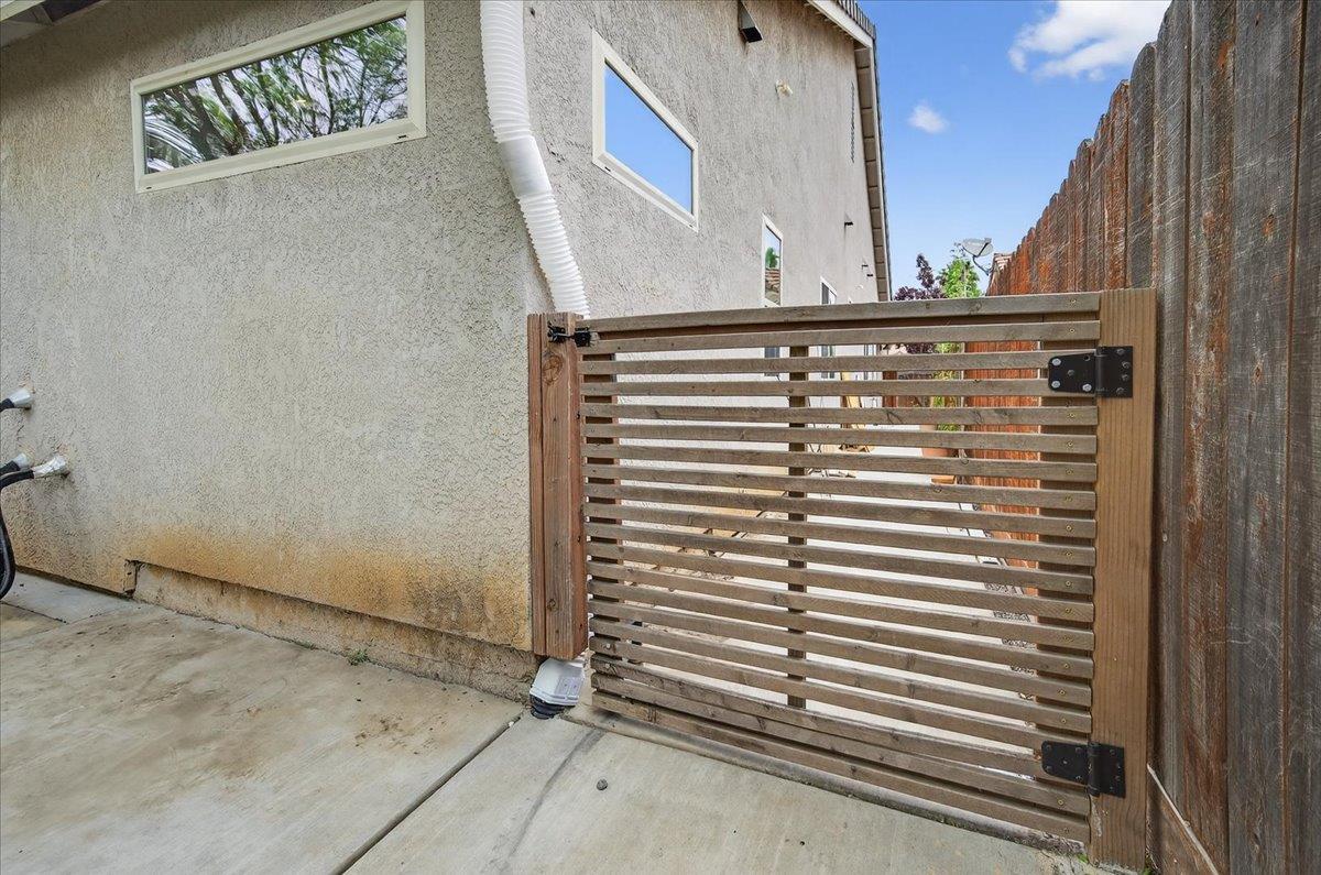 2873 E El Paso Ave, Fresno, CA 93720