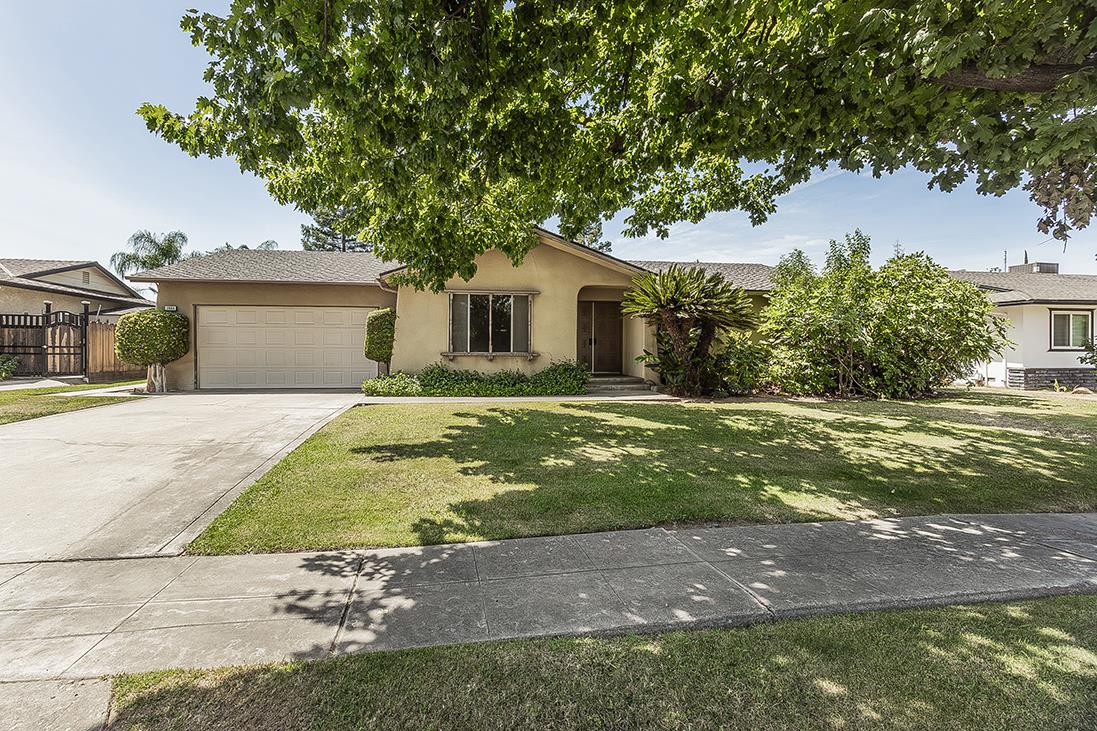 1553 W Palo Alto Ave