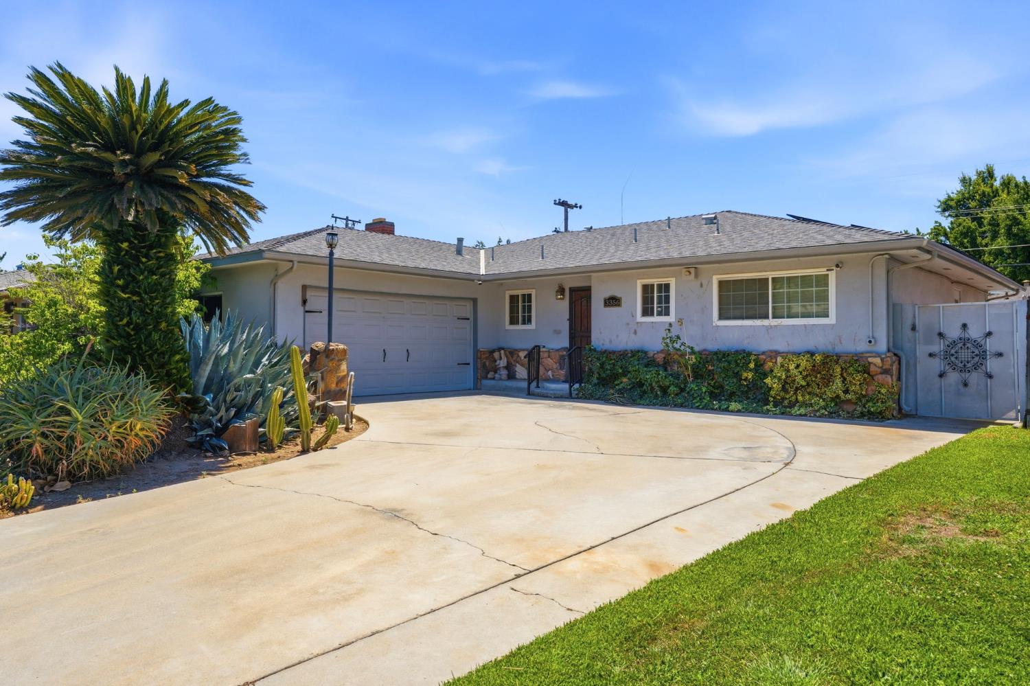 3356 E Pontiac Way
